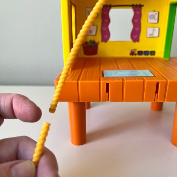 Peppa Pig Treehouse Georges Fort Play-set Nick Jr. 6 Figures Sound/Light Work - Picture 9 of 12